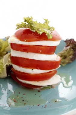 Caprese salatası