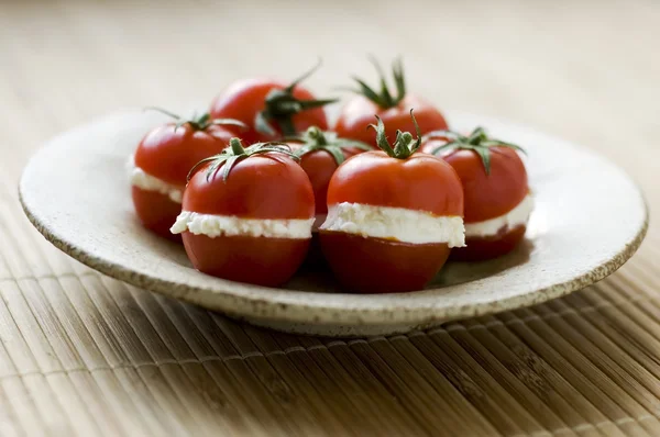 Pomidor i ser — Zdjęcie stockowe
