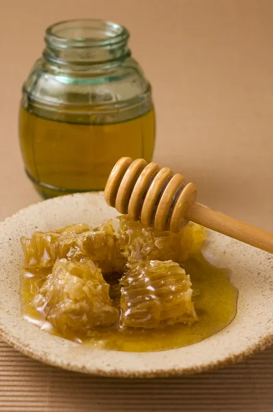 Palillo de miel y miel de madera — Foto de Stock