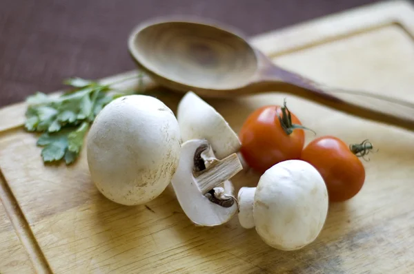 Champignons und Tomaten — Stockfoto