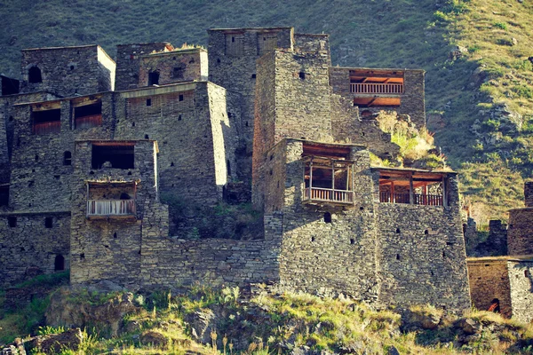 Дом-крепость в Шатили (Грузия) ) — стоковое фото