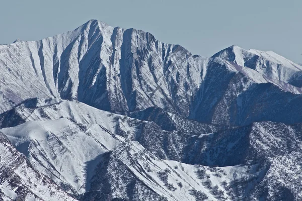 Τα βουνά γύρω από το χιονοδρομικό κέντρο Gudauri (γεωργία) — Φωτογραφία Αρχείου