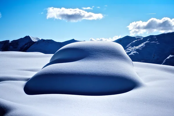 L'auto coperta di neve — Foto Stock