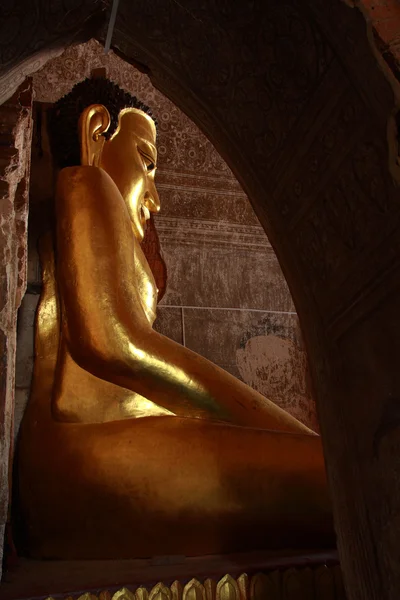 Buddha bild, htilominlo tempel, myanmar — Stockfoto