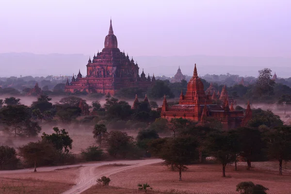 Thatbyinnyu y Sulamani Pagoda, Bagan, Myanmar — Foto de Stock