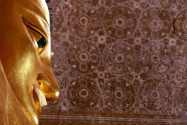 Boeddha beeld, htilominlo tempel, myanmar — Stockfoto