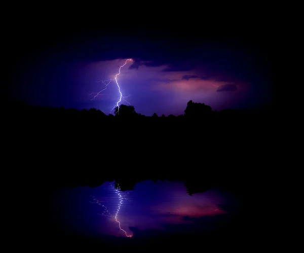 Lightning bolt at night — Stock Photo, Image