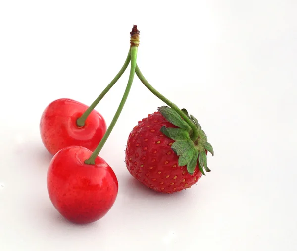 체리와 딸기 — 스톡 사진