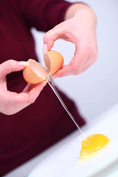 stock image Cracking an egg