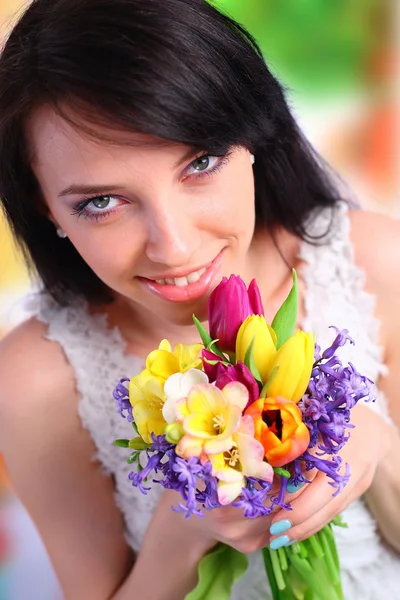 Young woman holding a bouquet — Stock Photo, Image