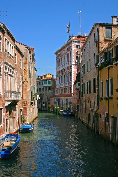 Beatifull канал в Венеции - 2 — стоковое фото