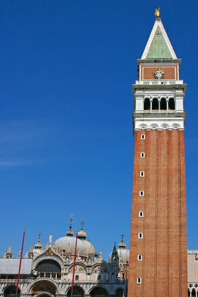 San marco tower och katedralen — Stockfoto