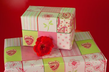 Presents wrapped in pink gift paper - 8 clipart