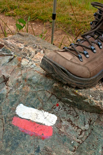 Trail marker - stick en boot — Stockfoto