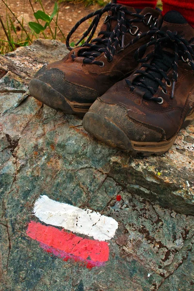 Trail Marker e stivali — Foto Stock