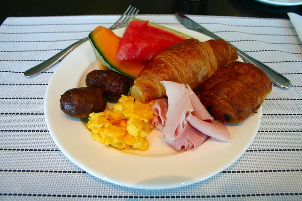 Servet met ontbijt — Stockfoto