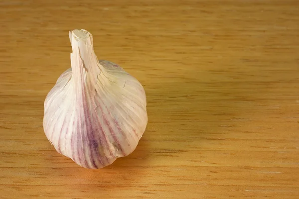 Garlic on Breadboard - 4 — Stock Photo, Image