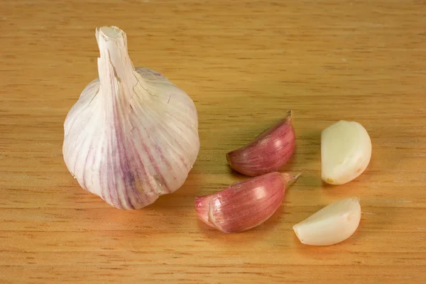 Garlic on Breadboard - 5 — Stock Photo, Image