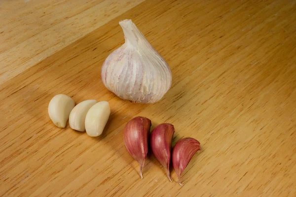 Garlic on Breadboard - 6 — Stock Photo, Image