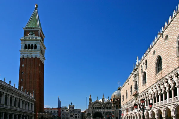 San marco toren en paleis — Stockfoto
