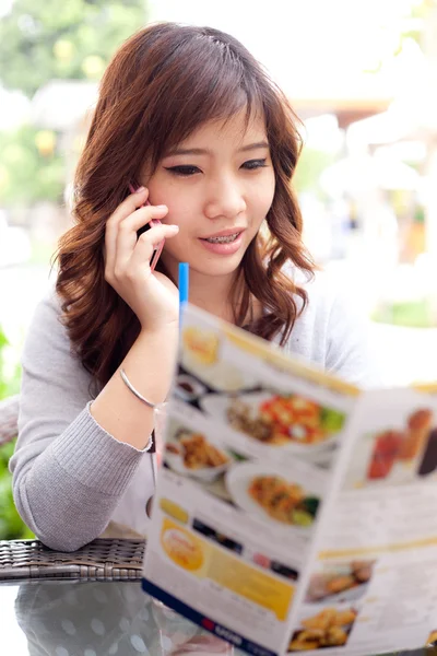 Her order. From the menu items. — Stock Photo, Image