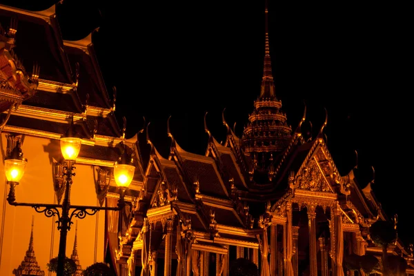 Wat phra kaeo in de avond. — Stockfoto