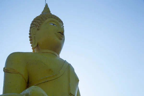 Stor buddha staty. — Stockfoto