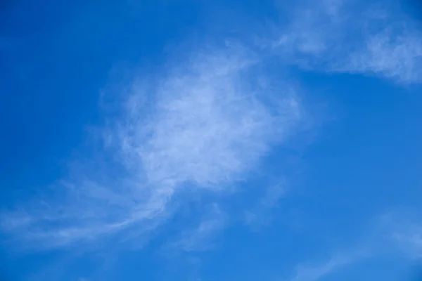 Lucht en wolken. — Stockfoto