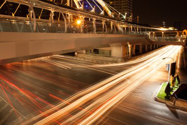 vehículos ligeros en la intersección.