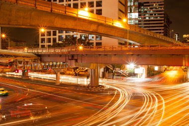 vehículos ligeros en la intersección.