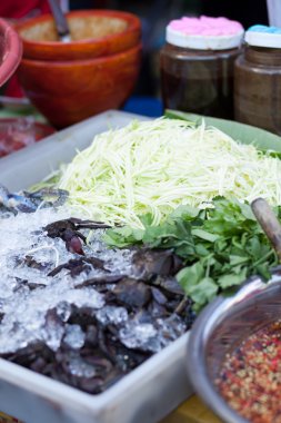 Tay yeşil papaya salatası.