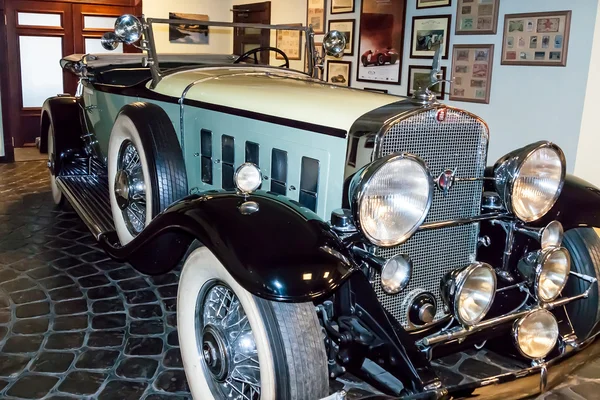 Carro vintage no museu Fotografia De Stock