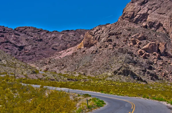 Oude nevada woestijn snelweg, eldorado canyon, nelson — Stockfoto
