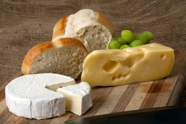 Norveç jarlsberg ve camembert