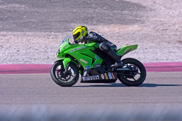 Motorcykel racer på spåret — Stockfoto