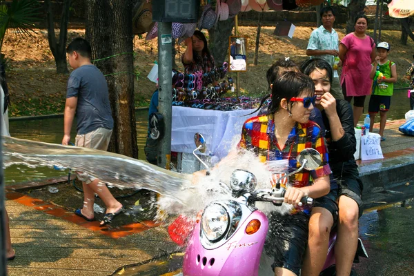 Thai new year (songkran) feier in chiang mai, thailand — Stockfoto