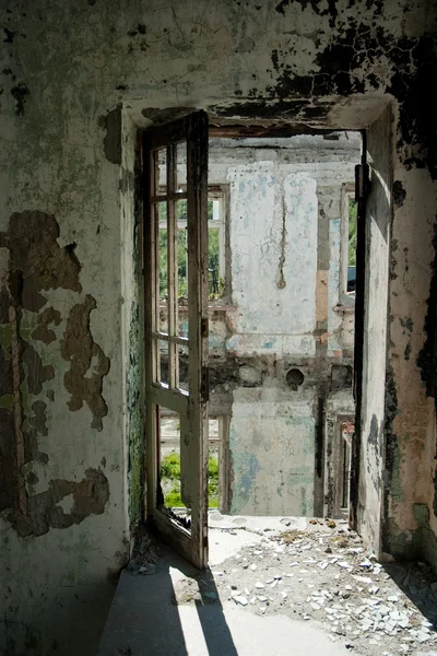 Abandonar porta — Fotografia de Stock
