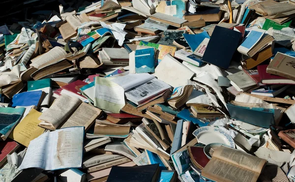 Oude boeken vuilnis Stockfoto