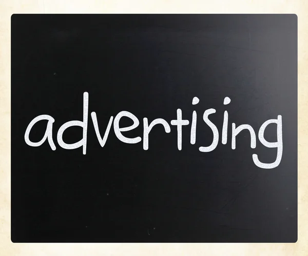 Λέξη Διαφήμιση Χειρόγραφη Άσπρη Κιμωλία Έναν Πίνακα — Φωτογραφία Αρχείου
