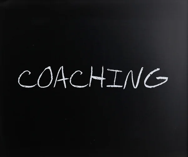 "黒板に白いチョークで手書きのコーチング — ストック写真