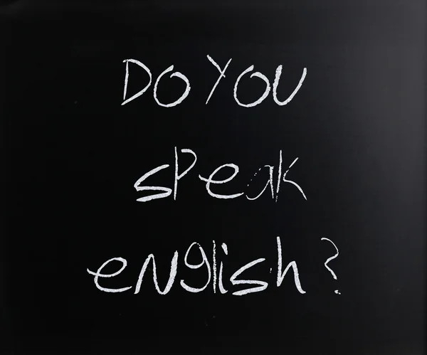 "당신은 영어를 할 수 있습니까" 블랙 보에 흰색 분필로 손으로 쓴 — 스톡 사진