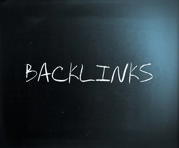 "Backlinks "escrito a mano con tiza blanca en una pizarra — Foto de Stock