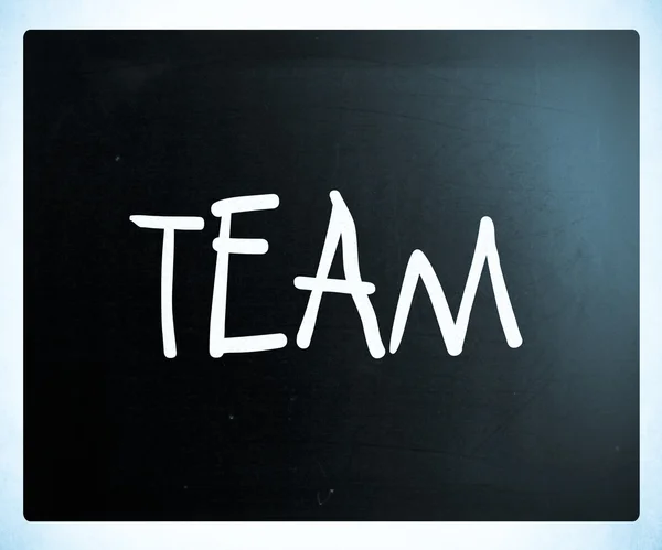 「チーム」が黒板に白いチョークで手書きの単語 — ストック写真