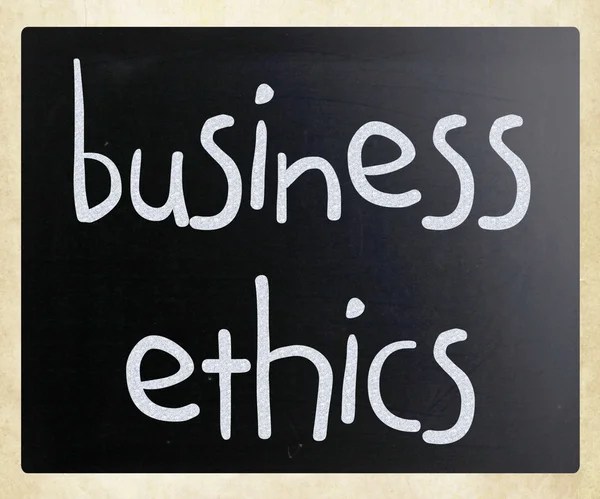 "商业道德 "用白色粉笔在黑板上手写 — 图库照片
