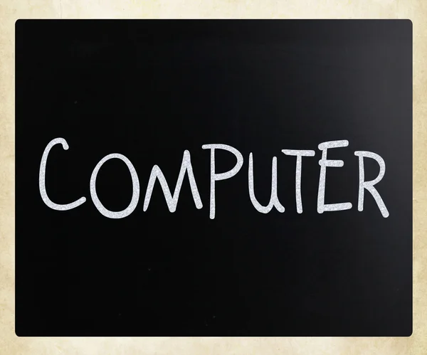 "电脑"在黑板上用白色粉笔手写 — 图库照片