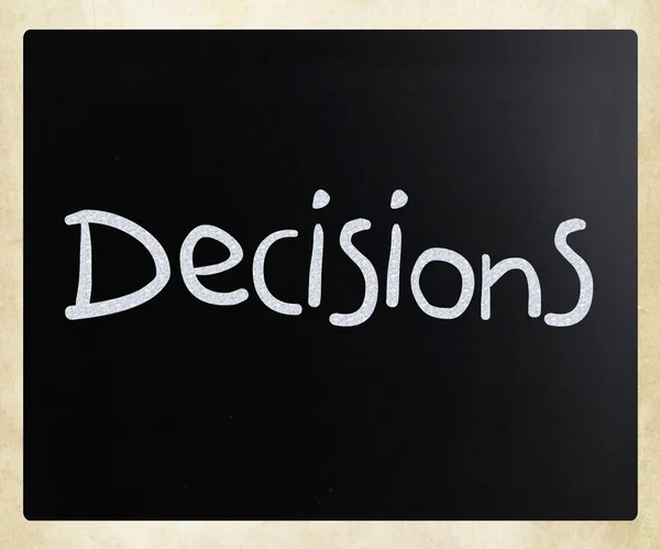 단어 "결정"는 blackboar에 흰색 분필로 필기 — 스톡 사진