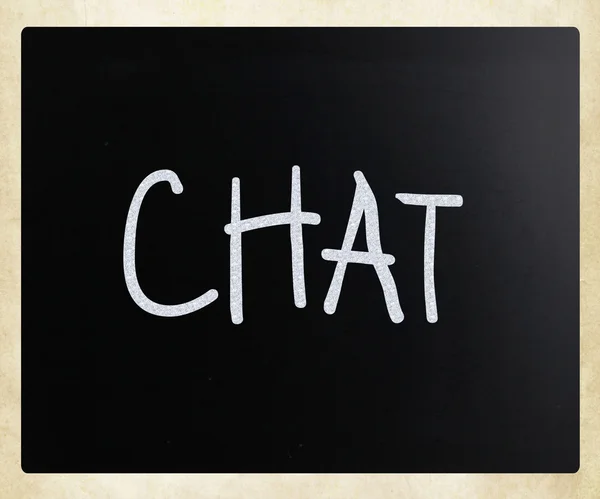 Cuvântul "Chat" scris de mână cu cretă albă pe o tablă — Fotografie, imagine de stoc