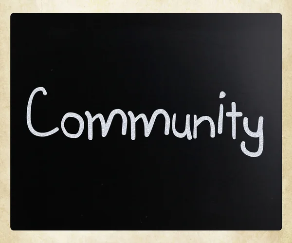 "社区"手写用白色粉笔在黑板上 — 图库照片