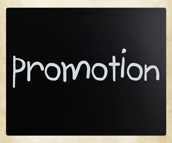 La parola "promozione" scritta a mano con gesso bianco su un cinghiale — Foto Stock