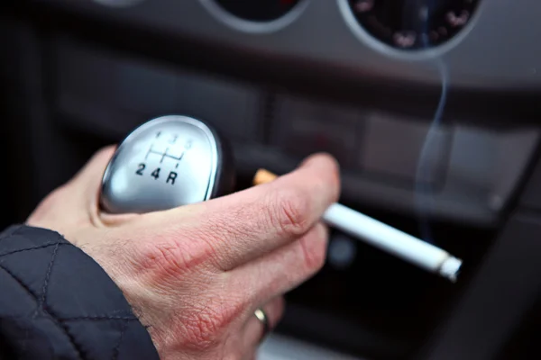 すべての車両での喫煙を禁止 — ストック写真